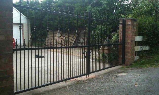 Enhancing Curb Appeal and Security with Metal Gates for Driveways